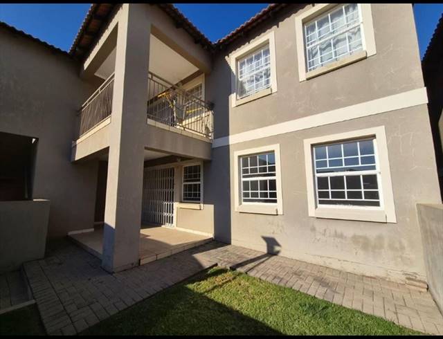 2 BEDROOM TOWNHOUSE FOR SALE IN RYNFIELD